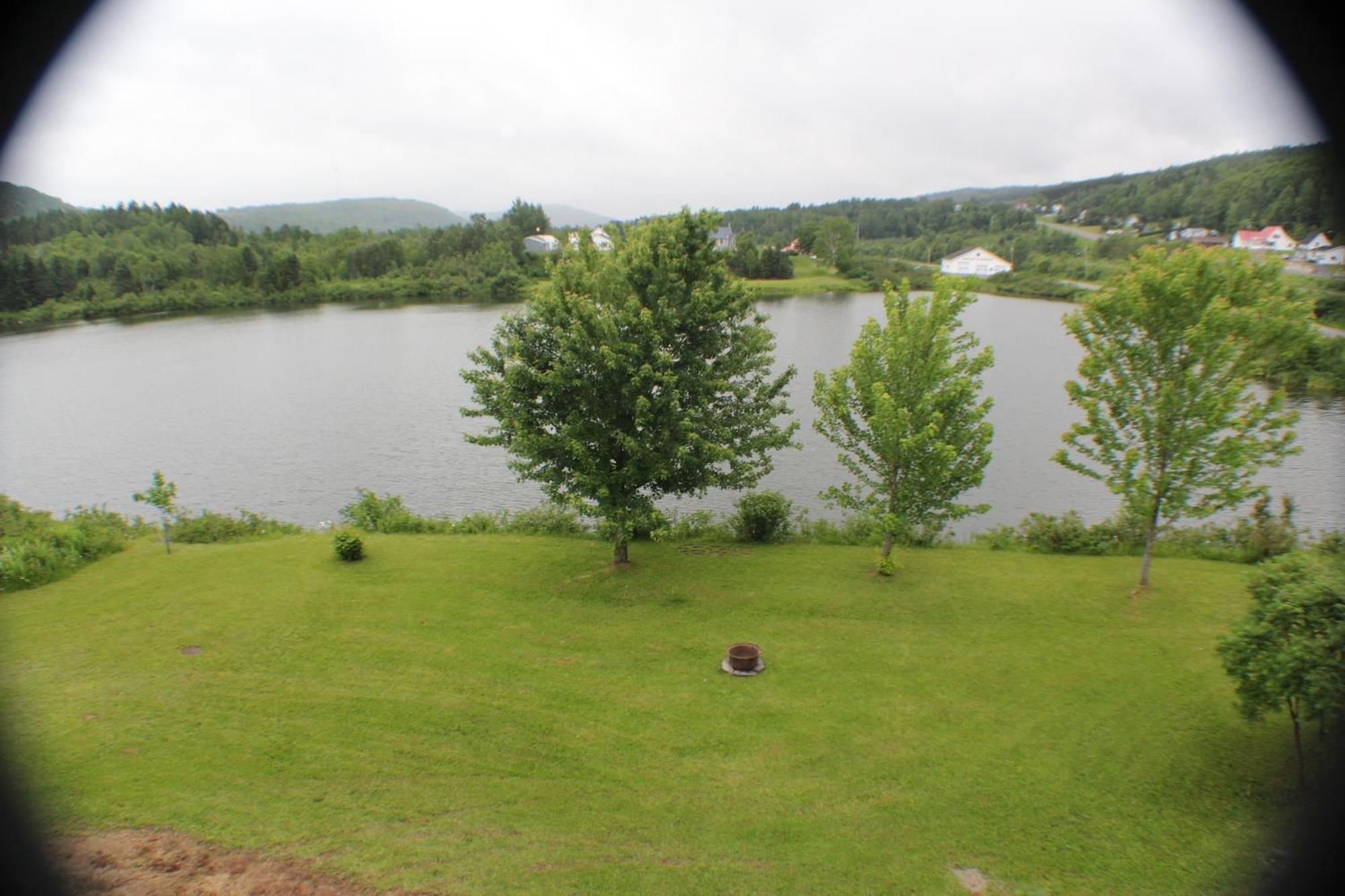 Manoir Des Lacs Lac Baker Bagian luar foto