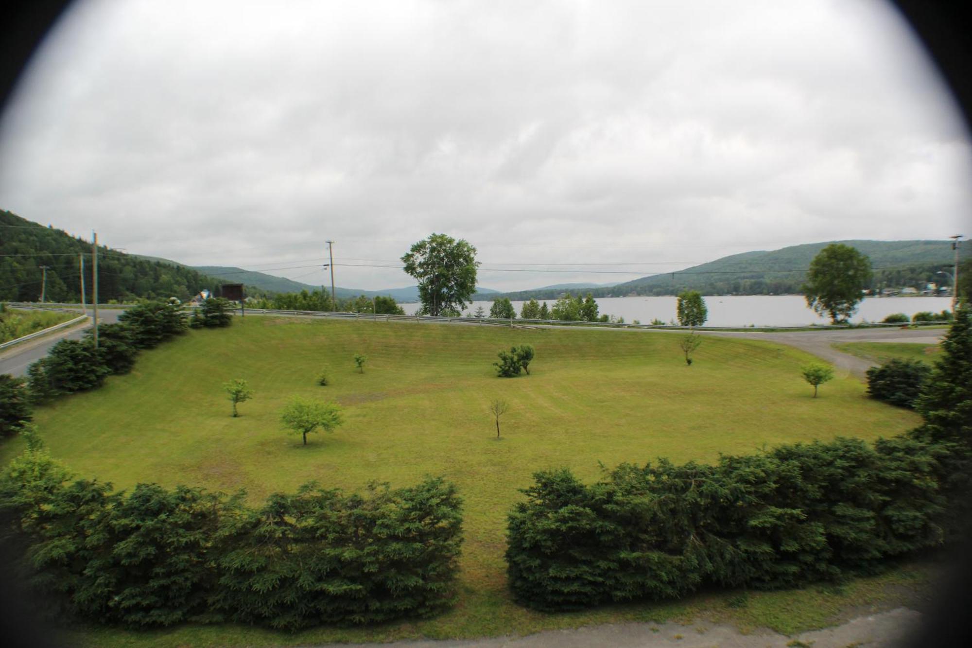 Manoir Des Lacs Lac Baker Bagian luar foto